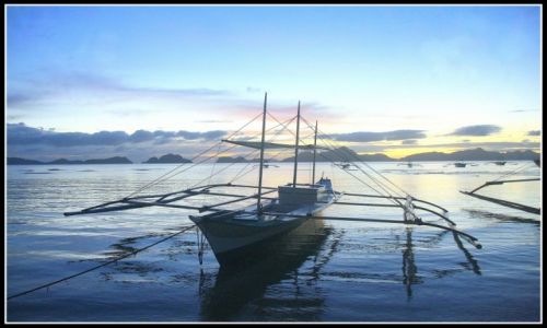 Zdjecie FILIPINY / Palawan / El Nido / Bankga po zachodzie soca