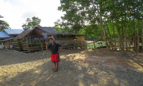 Zdjcie FILIPINY / Palawan / El Nido / Chopiec we wsi spotkany na drodze 