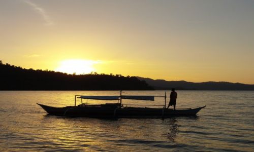 Zdjecie FILIPINY / Palawan / Port Burton / rybak