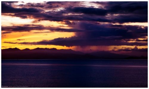 Zdjcie FILIPINY / Leyte & Samar / San Bernardino Straight / Rain over Sorsogon