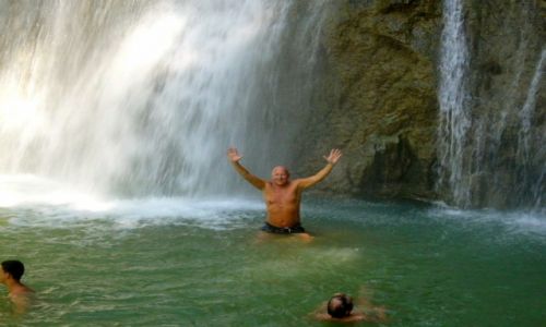 Zdj�cie FILIPINY / BOHOL / MAG ASO WATERFALL / KAPIELE W WODOSPADZIE