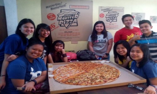 Zdjecie FILIPINY / Luzon / Manila / Dua pizza.