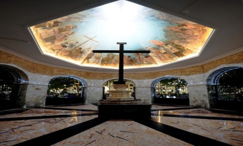 Zdj�cie FILIPINY / Wyspa Cebu / Bazylika Minore del Santo / Krzy� Magellana