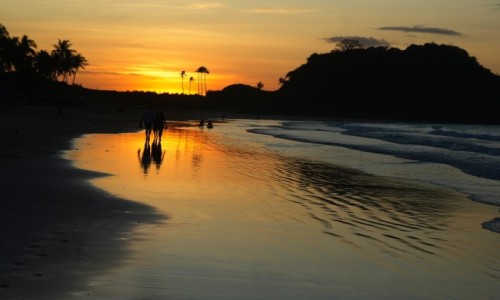 Zdjcie FILIPINY / Wyspa Palawan / Nacpan Beach / Spacer pla