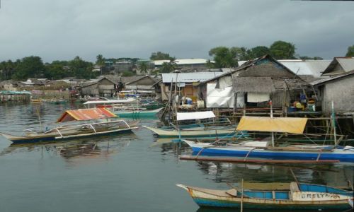 Zdjcie FILIPINY / Puerta Princesa / w porcie / te w porcie