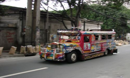 Zdjecie FILIPINY / -centralna / manila / kolorowy transport