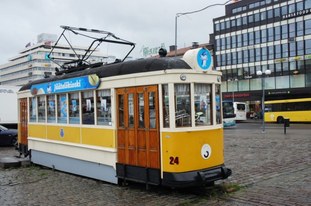 Zdj cia: Turku - rynek, Turku, Ostatni tramwaj, FINLANDIA