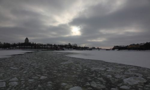 Zdjecie FINLANDIA / Helsinki / Twierdza Suomenlinna / Promem na wysp wrd lodw