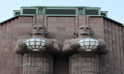 Zdjecie FINLANDIA / Uusimaa / Helsinki / Owietlaj dworzec