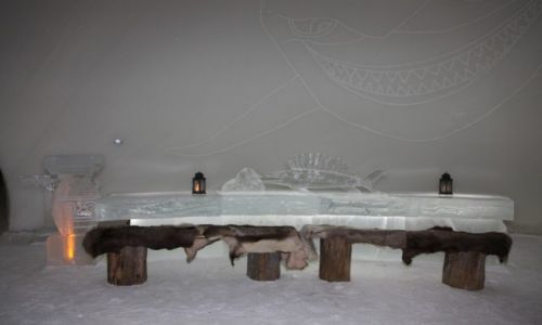 FINLANDIA / Laponia / Kemi / St w paacu lodowym