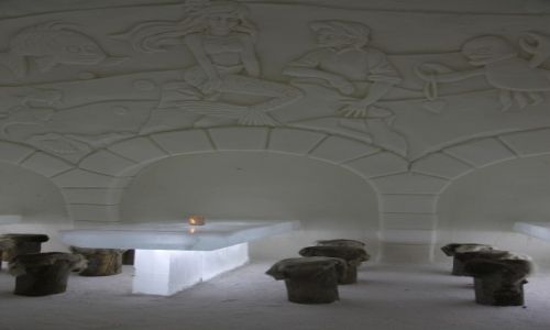 Zdjcie FINLANDIA / Laponia / Kemi, hotel z lodu / Stolik pod syrenk