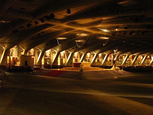 Zdjęcia: Lourdes, Środkowe Pireneje, bazylika Św. Piusa X, FRANCJA Zdjęcia: Lourdes, Środkowe Pireneje, bazylika Św. Piusa X, FRANCJA
