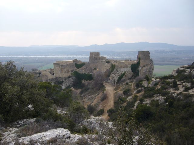 Zdjęcia: Mornas, Provence-Alpes-Cote-D'Azur, Forteca Mornas, FRANCJA Zdjęcia: Mornas, Provence-Alpes-Cote-D'Azur, Forteca Mornas, FRANCJA