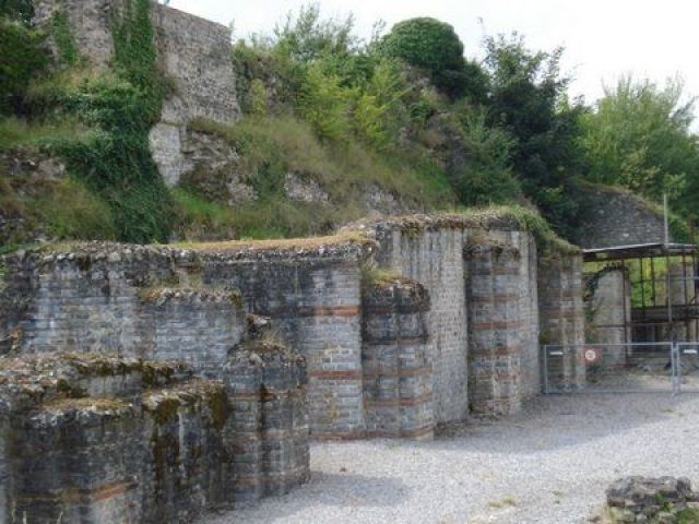 Zdjęcia: ruiny zamku, Bavay, ruiny rzymskie, FRANCJA Zdjęcia: ruiny zamku, Bavay, ruiny rzymskie, FRANCJA