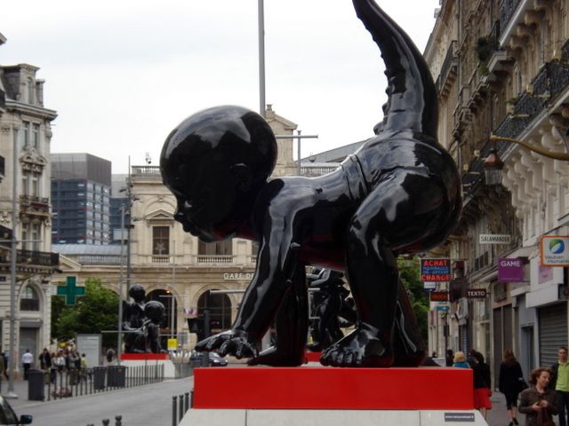 Zdjęcia: ulica prowadzaca do Glownego Dworca, Lille, potworki, FRANCJA Zdjęcia: ulica prowadzaca do Glownego Dworca, Lille, potworki, FRANCJA