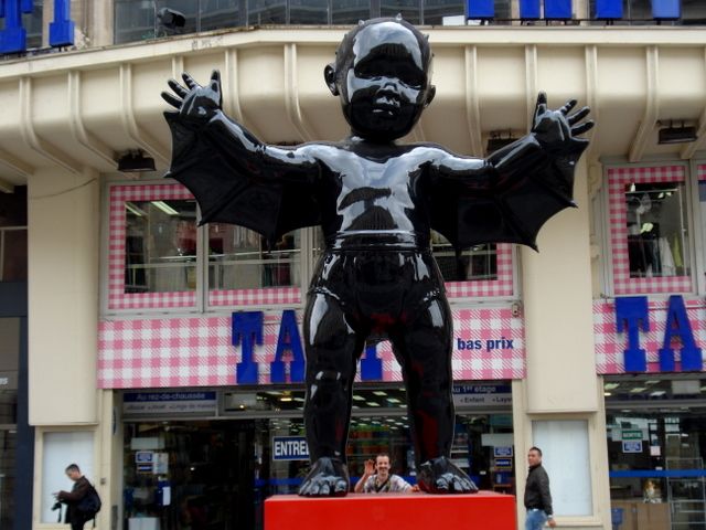 Zdjęcia: ulica prowadzaca do Glownego Dworca, Lille, potworki, FRANCJA Zdjęcia: ulica prowadzaca do Glownego Dworca, Lille, potworki, FRANCJA