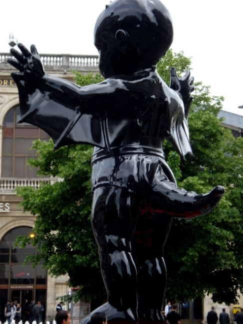 Zdjęcia: ulica prowadzaca do Glownego Dworca, Lille, potworki, FRANCJA Zdjęcia: ulica prowadzaca do Glownego Dworca, Lille, potworki, FRANCJA