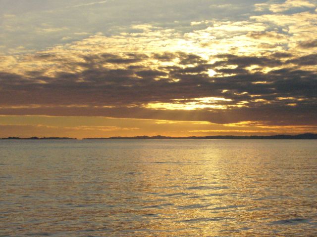 Zdjęcia: Morze Śródziemne (Ajaccio), Korsyka, W oddali został ląd..., FRANCJA Zdjęcia: Morze Śródziemne (Ajaccio), Korsyka, W oddali został ląd..., FRANCJA