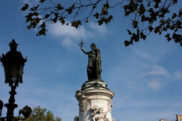 Zdjęcia: Paryż, na placu Republiqe, FRANCJA Zdjęcia: Paryż, na placu Republiqe, FRANCJA