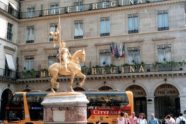 Zdjęcia: Paryż, Place des Pyramides., Joanna d'Arc, FRANCJA Zdjęcia: Paryż, Place des Pyramides., Joanna d'Arc, FRANCJA