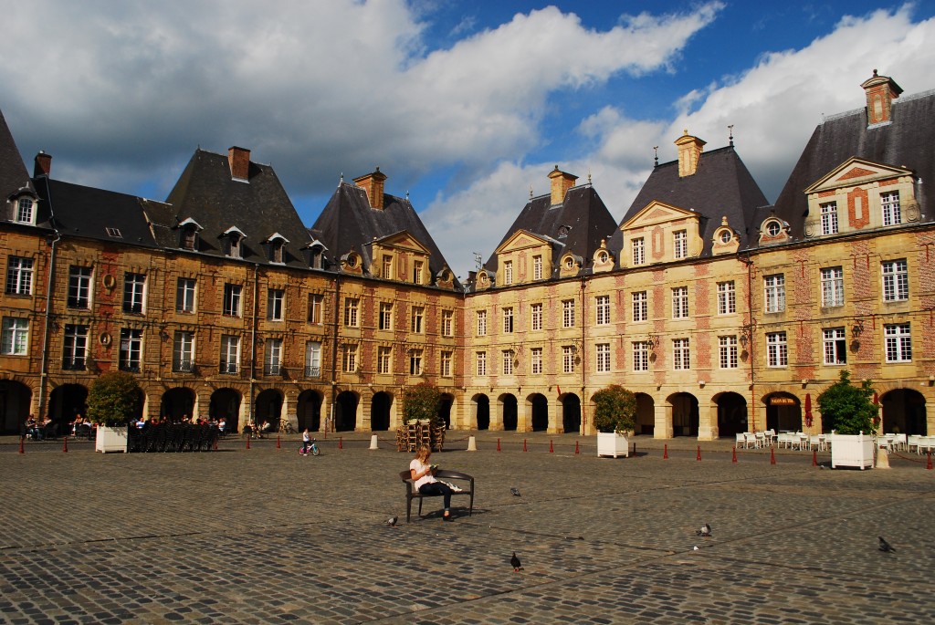Zdjęcia: Charleville Mezieres, Szampania, La Place Ducale , FRANCJA Zdjęcia: Charleville Mezieres, Szampania, La Place Ducale , FRANCJA