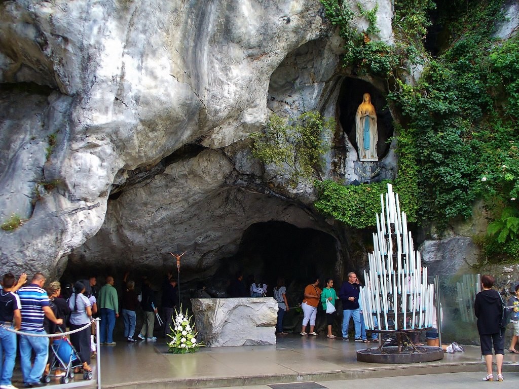 Zdjęcia Lourdes, Haute Pyrenees, Lourdes, grota objawień, FRANCJA