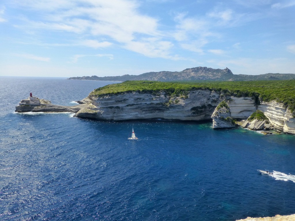 Zdjęcia: Bonifacio, Korsyka, widok na zatoczkę  z twierdzy, FRANCJA Zdjęcia: Bonifacio, Korsyka, widok na zatoczkę  z twierdzy, FRANCJA