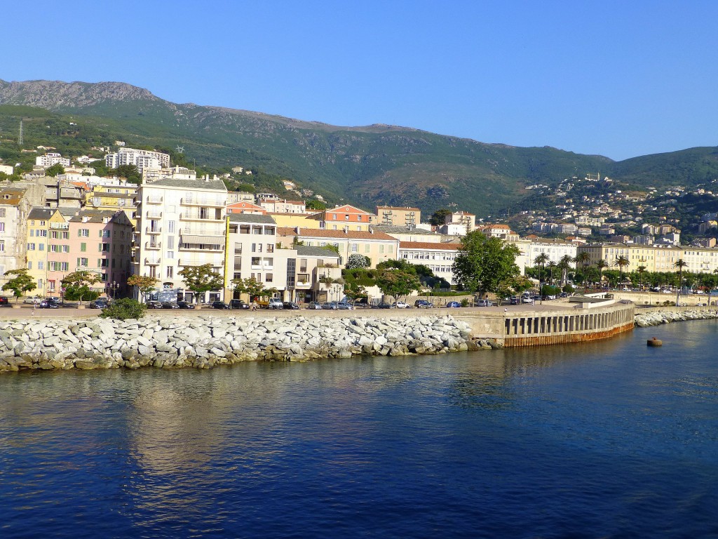 Zdjęcia: Bastia, Korsyka, wiok na Bastię z promu, FRANCJA Zdjęcia: Bastia, Korsyka, wiok na Bastię z promu, FRANCJA