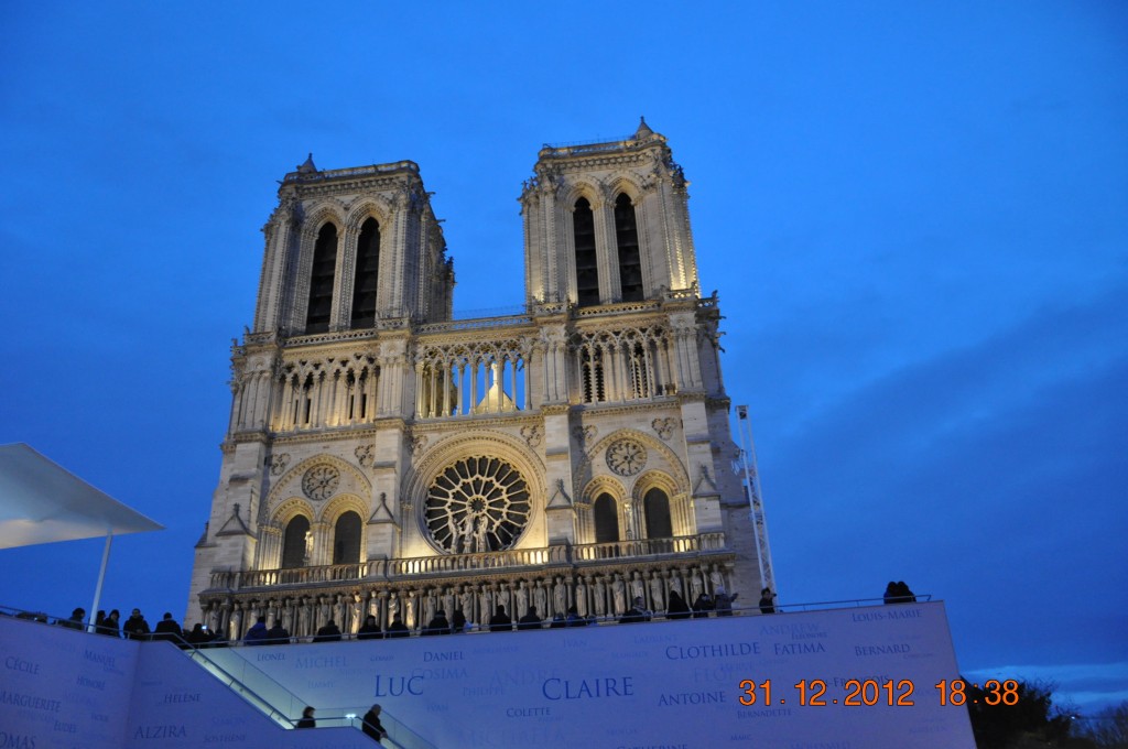 Zdjęcia: Katedra Notre-Dame w Paryżu, SYLWESTER, FRANCJA Zdjęcia: Katedra Notre-Dame w Paryżu, SYLWESTER, FRANCJA