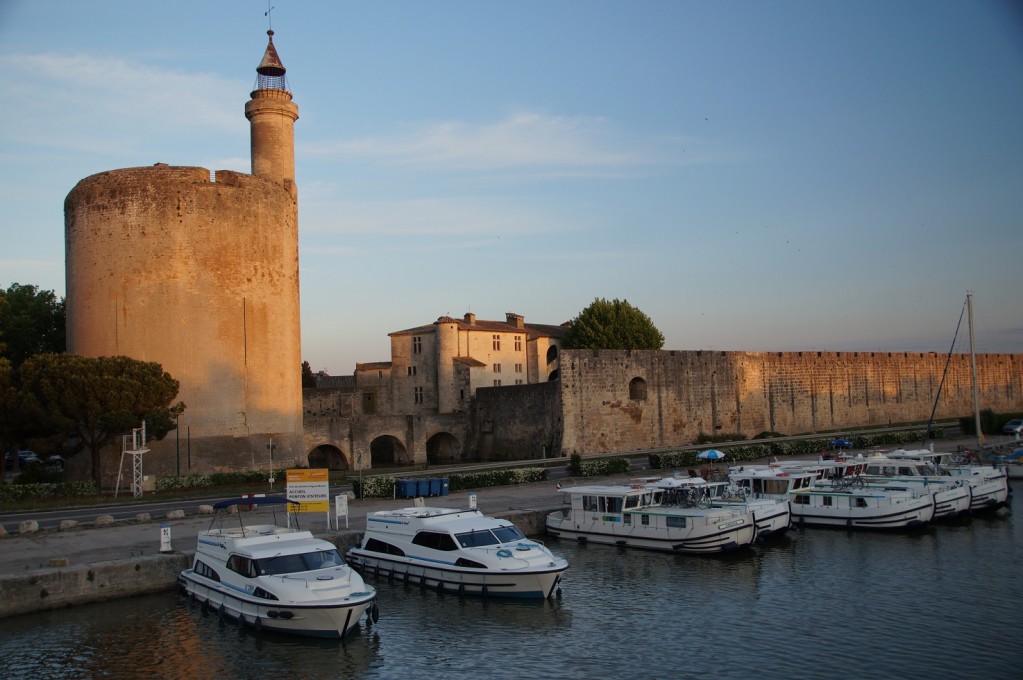 Zdjęcia: Aigues-Mortes, Camargue, barki, FRANCJA Zdjęcia: Aigues-Mortes, Camargue, barki, FRANCJA
