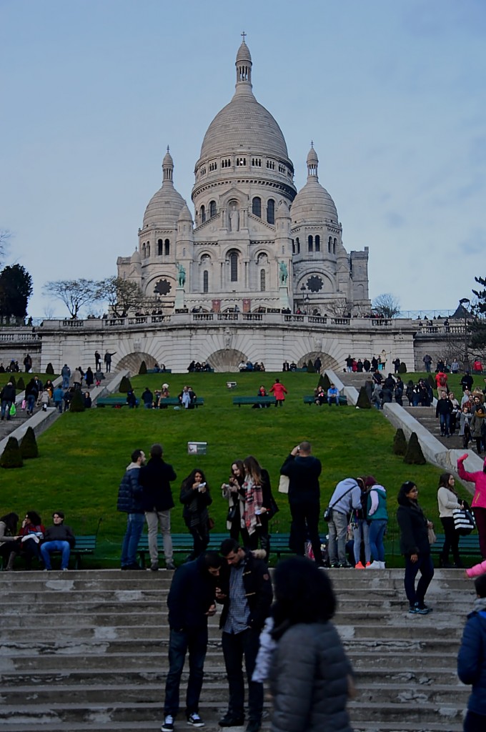 Zdjęcia: Paryż, Tłum pod Sacre Coeur, FRANCJA Zdjęcia: Paryż, Tłum pod Sacre Coeur, FRANCJA