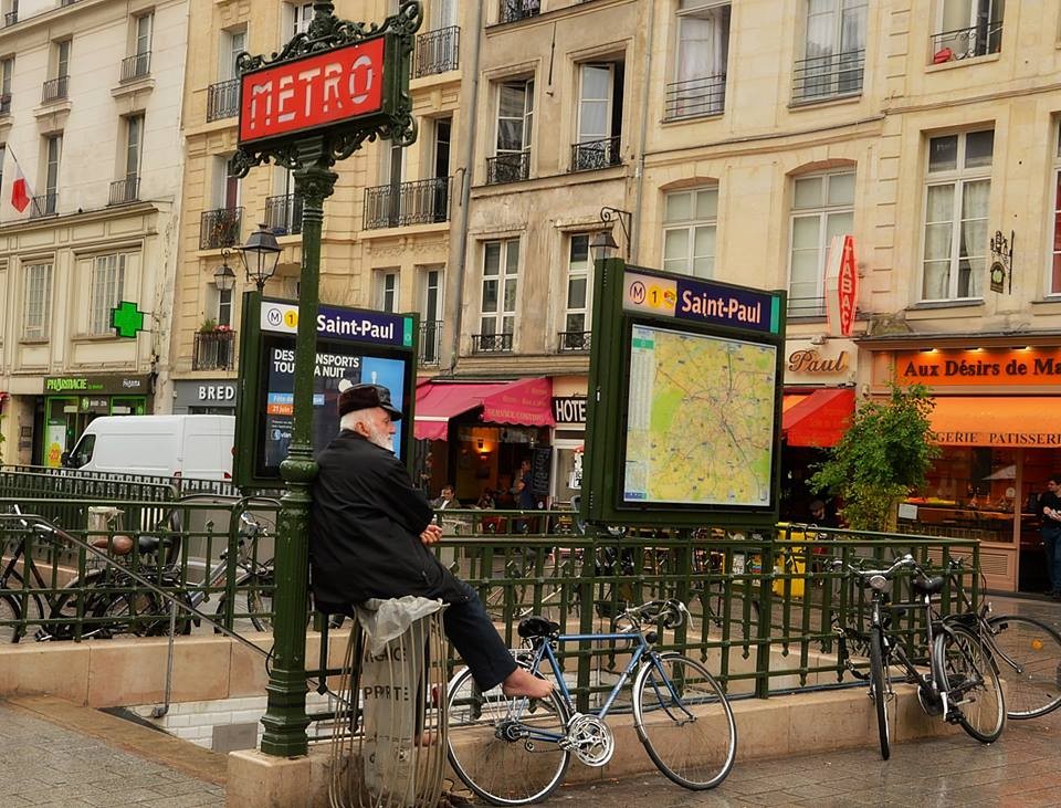 Zdjęcia: Paryż, Na śmietniku siedzę se..., FRANCJA Zdjęcia: Paryż, Na śmietniku siedzę se..., FRANCJA