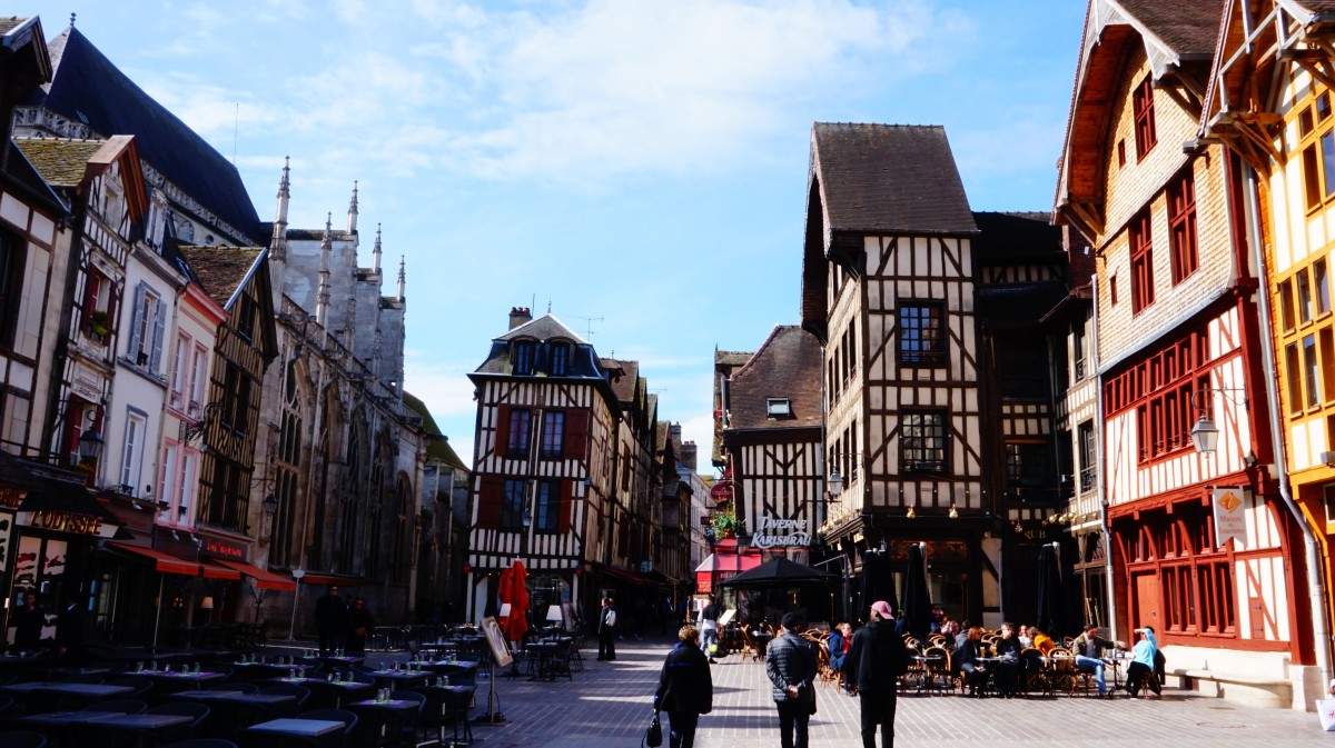 Zdjęcia: Troyes, Champagne-Ardenne, Place Alexandre Israel, FRANCJA Zdjęcia: Troyes, Champagne-Ardenne, Place Alexandre Israel, FRANCJA