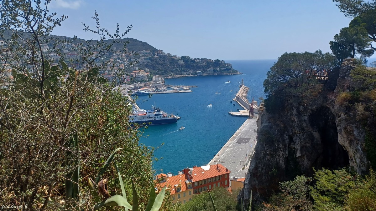 Zdjęcia: Nicea., Lazurowe Wybrzeże., Nicea -  Port Lympia ze Wzgórza Zamkowego., FRANCJA Zdjęcia: Nicea., Lazurowe Wybrzeże., Nicea -  Port Lympia ze Wzgórza Zamkowego., FRANCJA