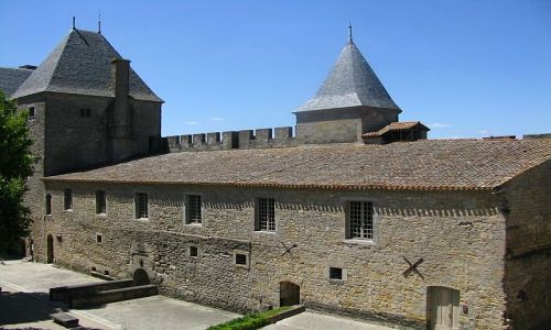 Zdjcie FRANCJA / Gaskonia / Carcassonne / wielki dziedziniec zamku