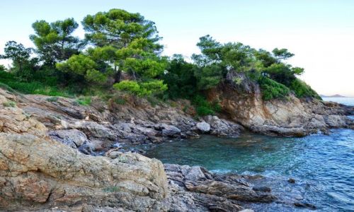 Zdjęcie FRANCJA / Provance / La Gaillarde / Mała zatoka w La Gaillarde