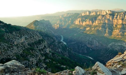 Zdjcie FRANCJA / Provance / Canyon du Verdun / Zachd soca nad kanionem