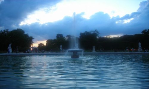 Zdjecie FRANCJA / Pary / Ogrody Tuileries / fontanna