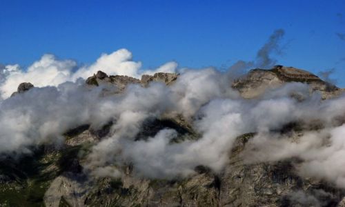 Zdjęcie FRANCJA / Alpy / passy / w chmurach