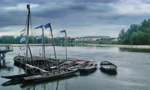 Zdjęcie FRANCJA / Orleans / Orleans / Łódki rybackie na Loarze