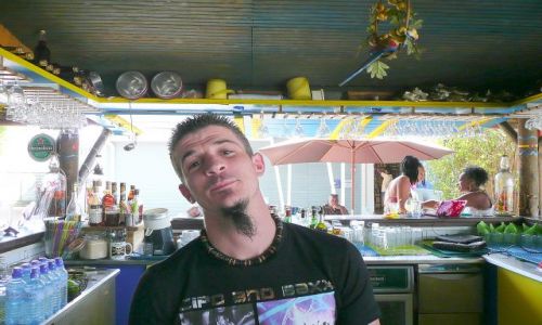 Zdjecie FRANCJA / Gwadelupa / oceanarium / Barman z oceanarium