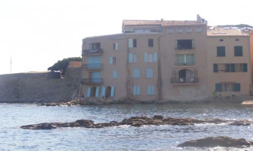 Zdjcie FRANCJA / Saint Tropez / wybrzee  / W promieniach soca