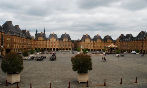 Zdjcie FRANCJA / Szampania / Charleville Mezieres / La Place Ducale 2