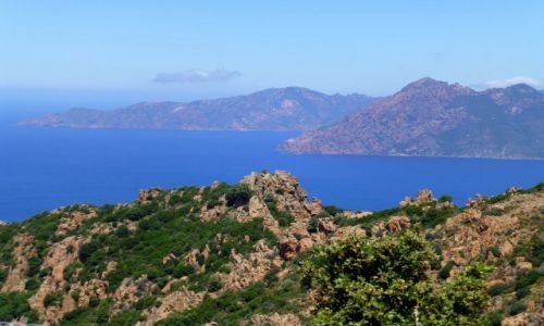 Zdjecie FRANCJA / Korsyka / zachodnie wybrzee Korsyki / widok na Golfe de Porto do strony Kalnques