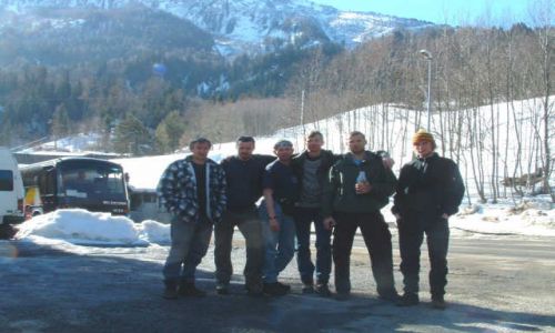 FRANCJA / brak / parking w Les Houches / uczestnicy wyprawy - od lewej