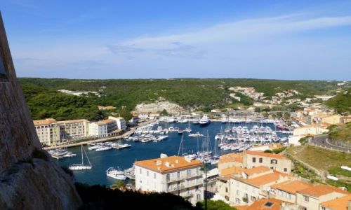 Zdjecie FRANCJA / Korsyka / Bonifacio / widok z twierdzy na marin
