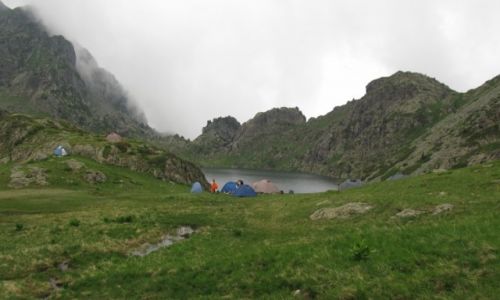Zdjcie FRANCJA / Rodan-Alpy / Chamrousse okolice / obozowisko nad Jeziorem Roberta