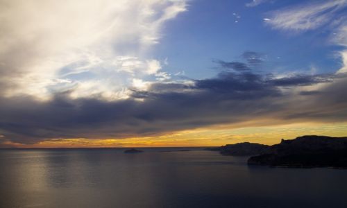 Zdjecie FRANCJA / Cote de Azur / Cassis / Zachodzik w Cassis