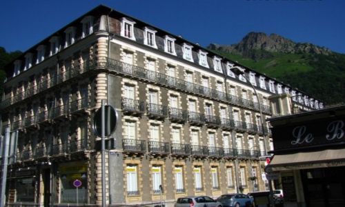 Zdjęcie FRANCJA / Midi-Pyrenees / Cauterets / Zabudowa miejska