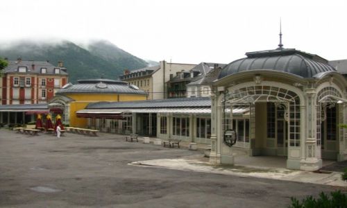 Zdjęcie FRANCJA / Midi-Pyrenees / Cauterets / park zdrojowy